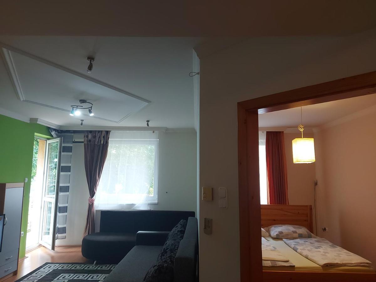 Lara Apartman Debrecen Eksteriør billede