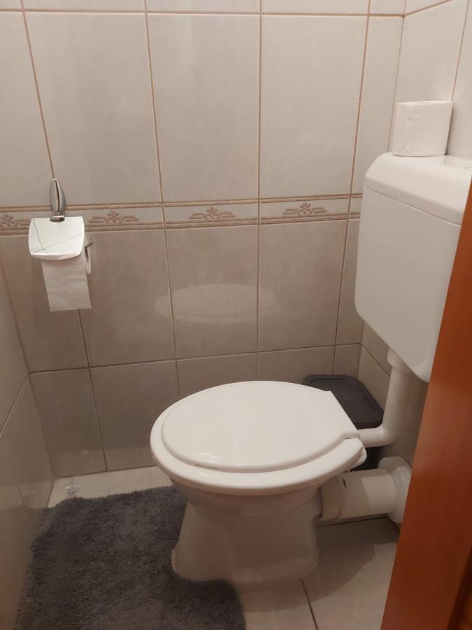 Lara Apartman Debrecen Eksteriør billede