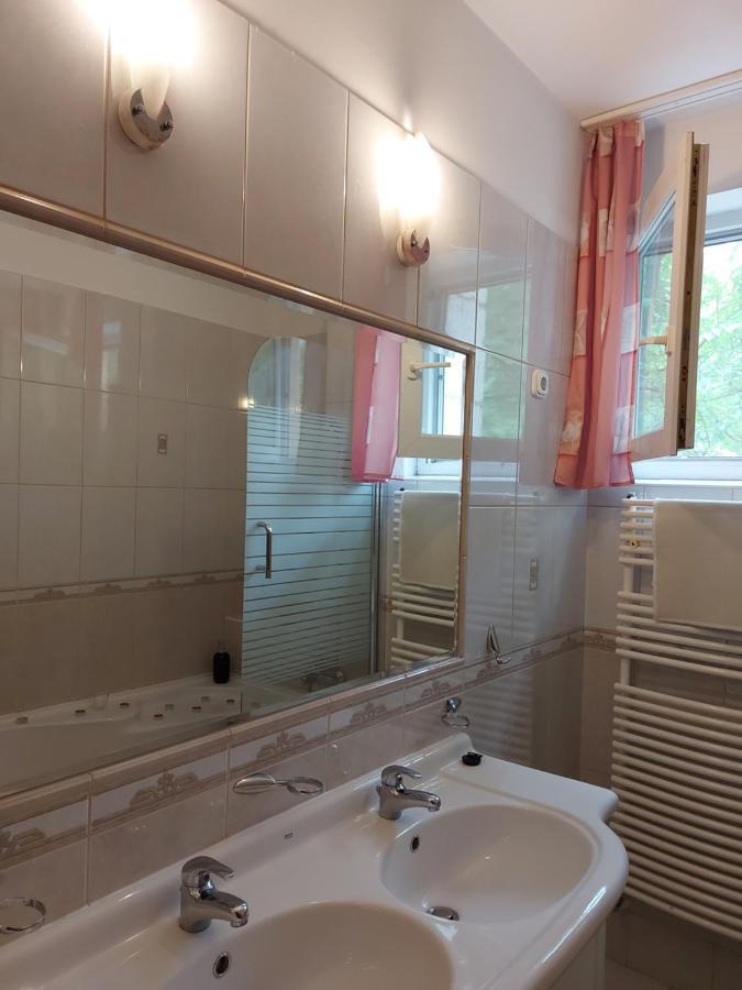 Lara Apartman Debrecen Eksteriør billede