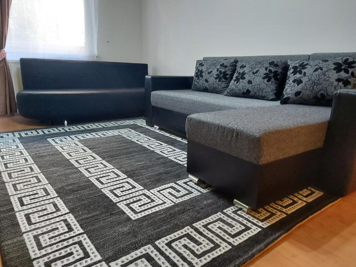 Lara Apartman Debrecen Eksteriør billede