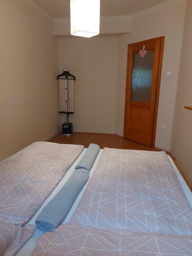 Lara Apartman Debrecen Eksteriør billede