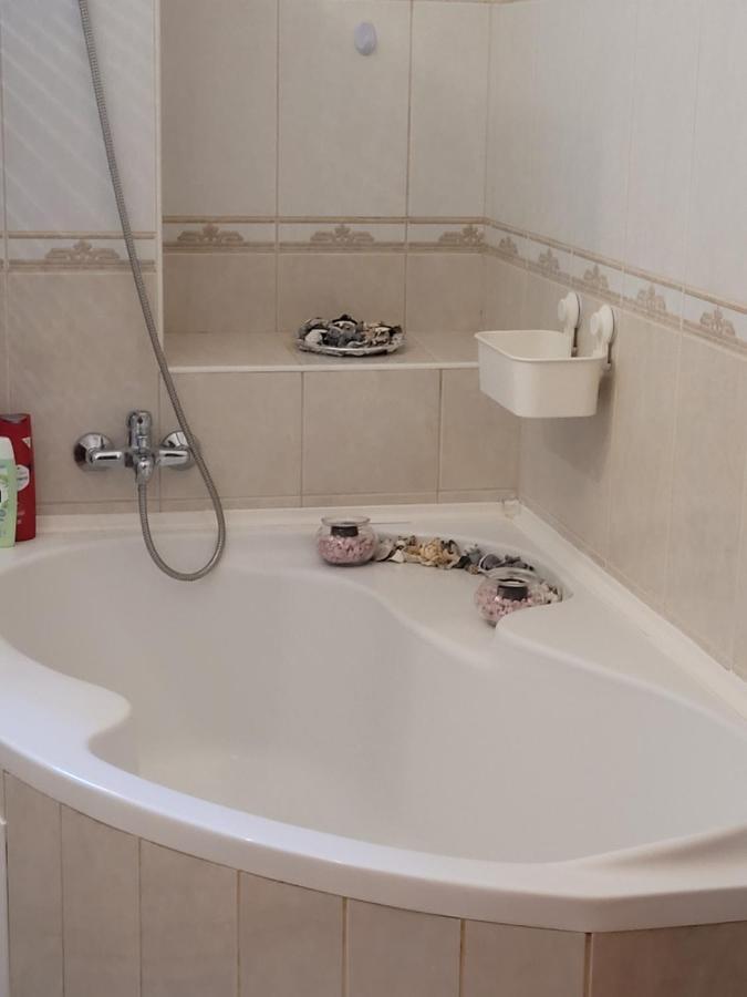 Lara Apartman Debrecen Eksteriør billede